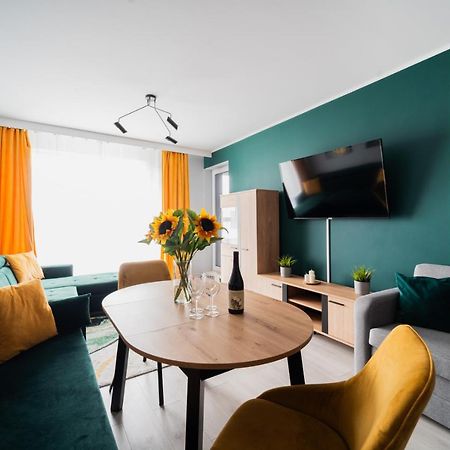 Uroczy Apartament Obok Sky Towera Appartamento Breslavia Esterno foto
