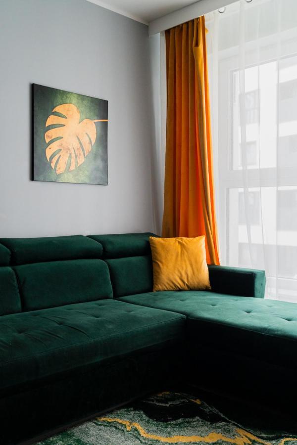 Uroczy Apartament Obok Sky Towera Appartamento Breslavia Esterno foto